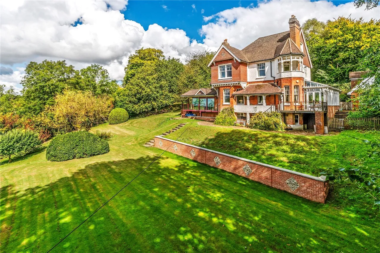 6 bed house for sale, Northdown Road, Woldingham, CR3