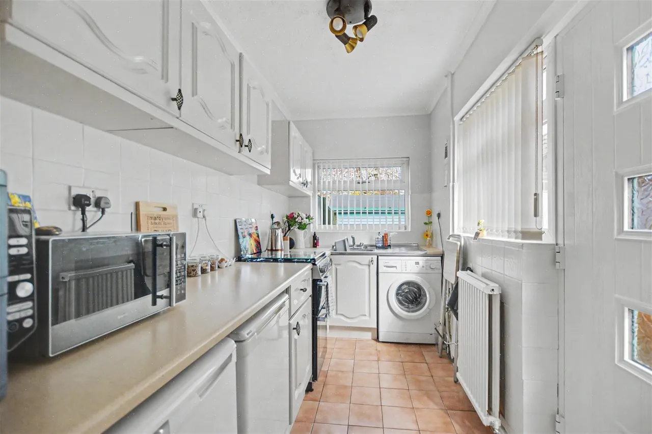 West Crescent, Beeston Rylands, NG9, photo 4