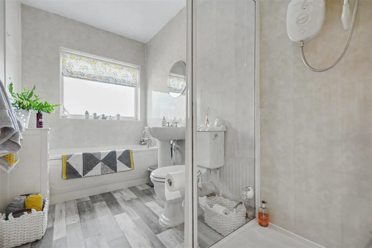 West Crescent, Beeston Rylands, NG9, photo 5