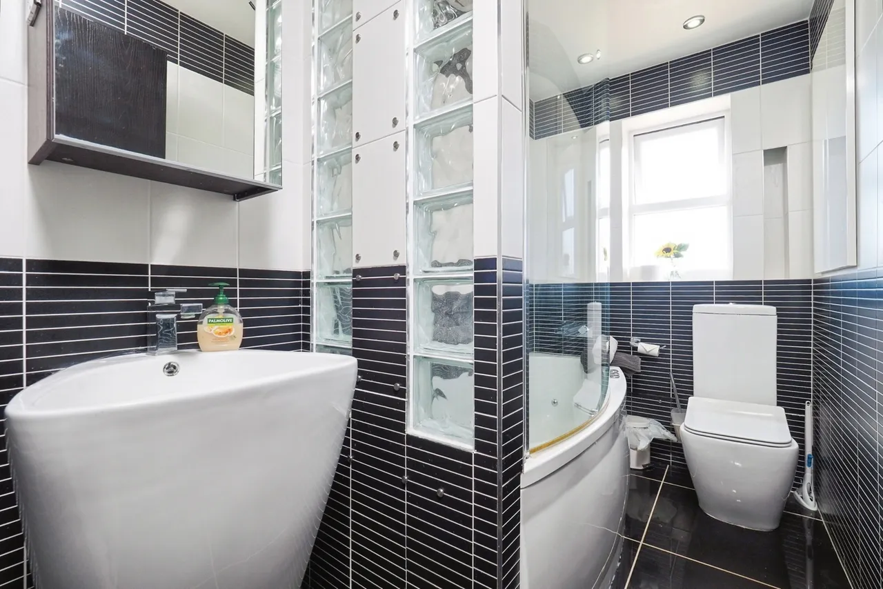 Dean Close, Wollaton, NG8, photo 3