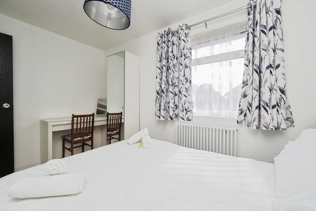 Dean Close, Wollaton, NG8, photo 13