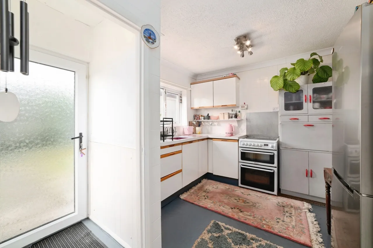 Longstone, St. Florence, SA70, photo 6