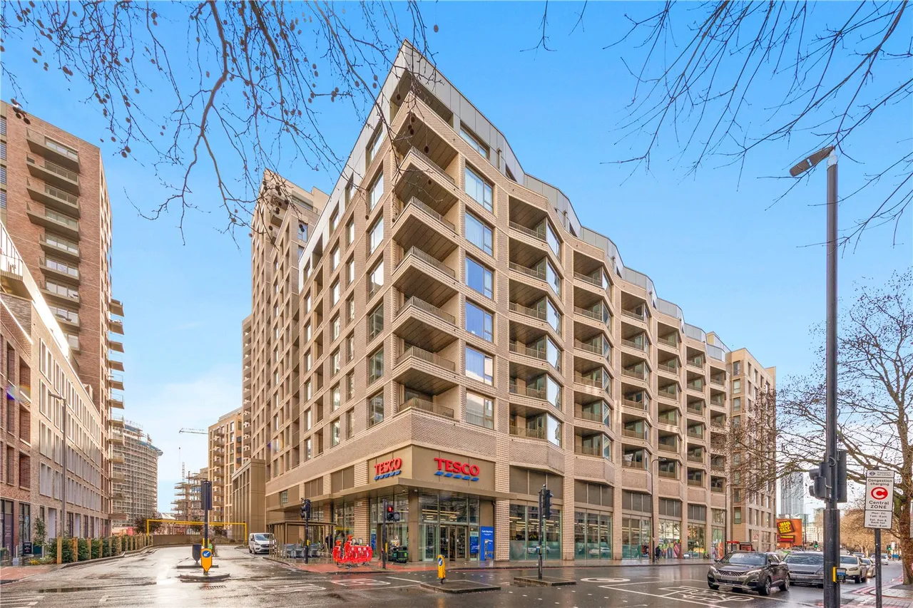 3 bed flat to rent, Gasholder Place, Oval Village, SE11