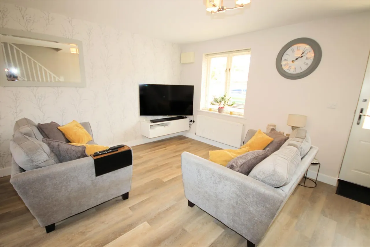 Hardinge Place, Toddington, Bedfordshire LU5 6FR, photo 8