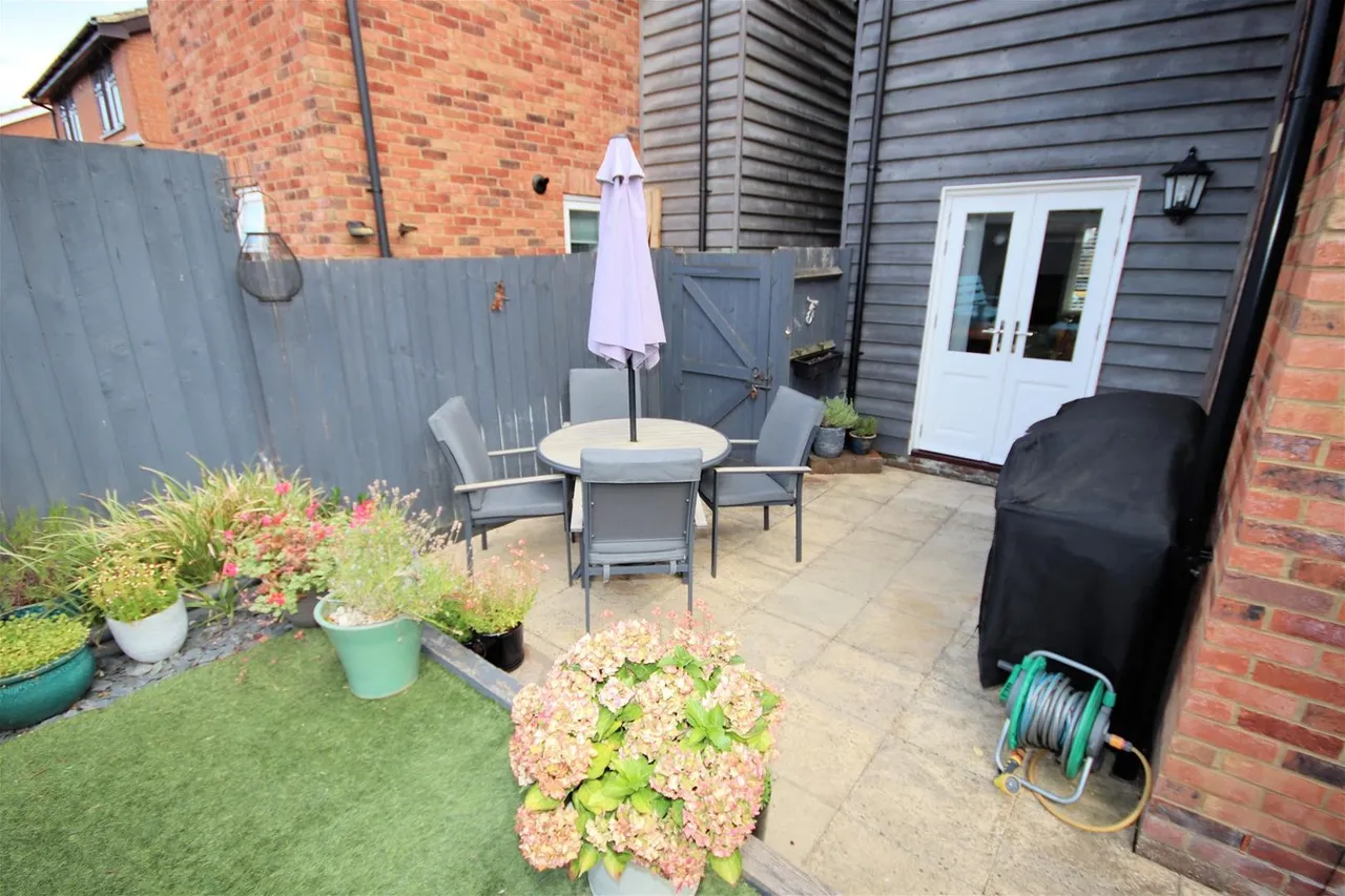 Hardinge Place, Toddington, Bedfordshire LU5 6FR, photo 19