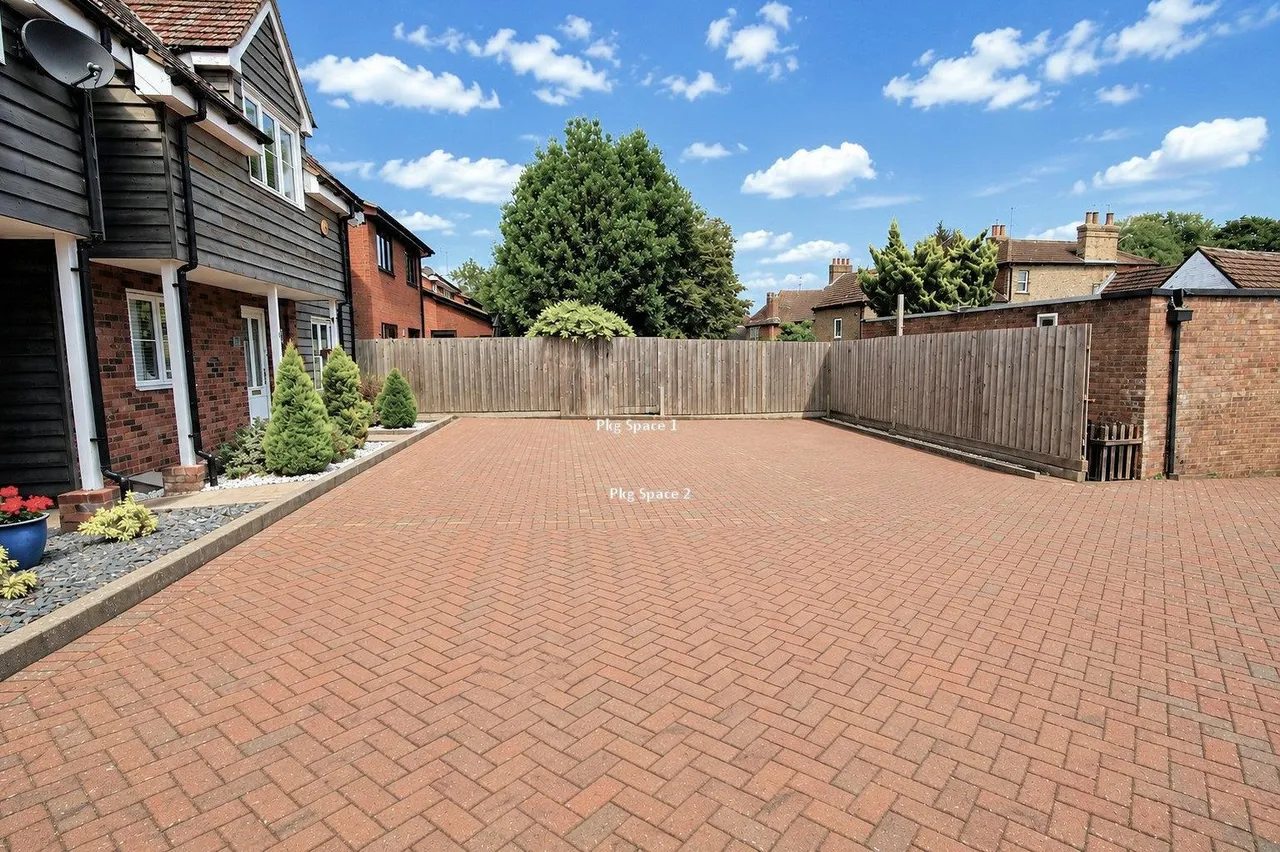 Hardinge Place, Toddington, Bedfordshire LU5 6FR, photo 20