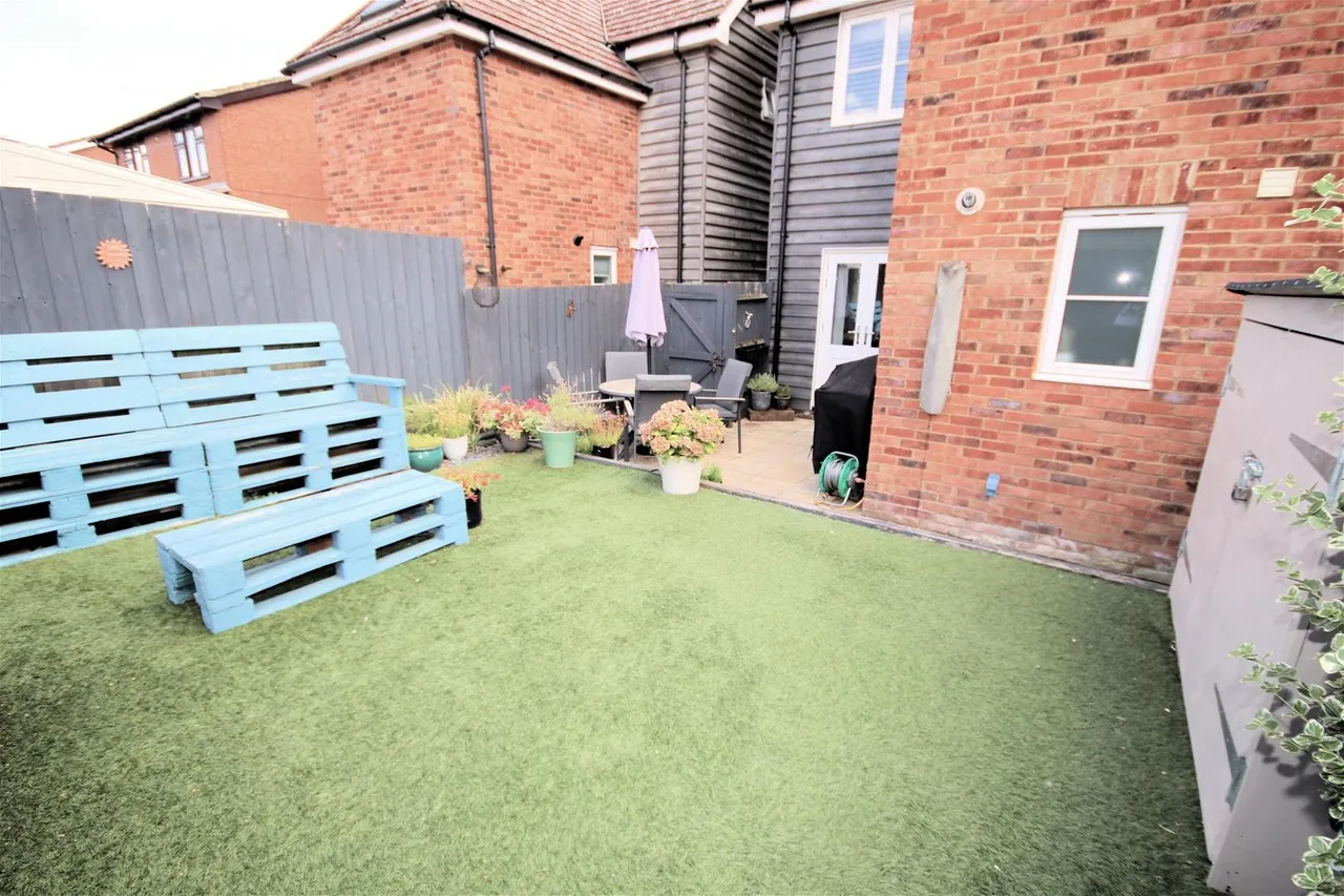 Hardinge Place, Toddington, Bedfordshire LU5 6FR, photo 17