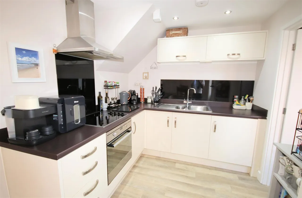 Hardinge Place, Toddington, Bedfordshire LU5 6FR, photo 5