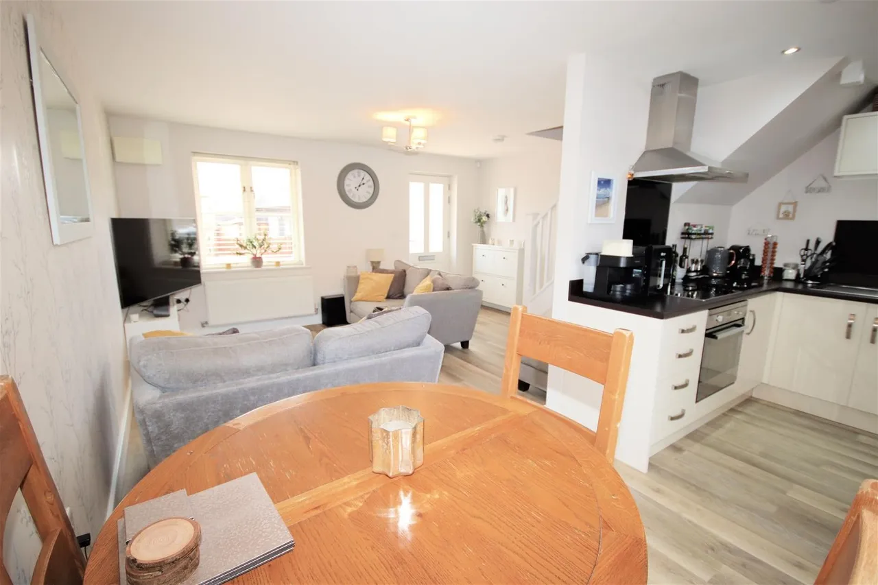 Hardinge Place, Toddington, Bedfordshire LU5 6FR, photo 4