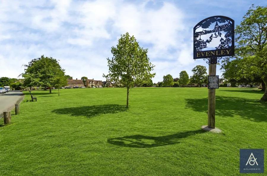 The Green, Evenley, NN13, photo 2