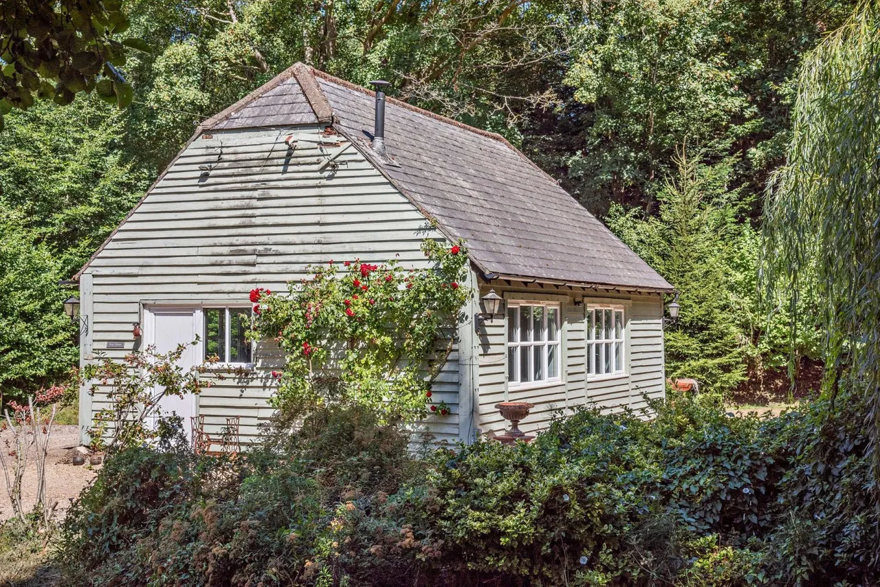 Fryern Park, Fryern Road, Storrington, Pulborough, RH20 4FF, photo 3
