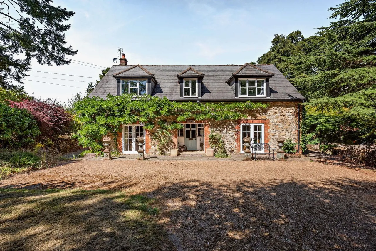 Fryern Park, Fryern Road, Storrington, Pulborough, RH20 4FF, photo 12