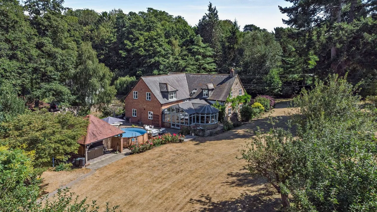 Fryern Park, Fryern Road, Storrington, Pulborough, RH20 4FF, photo 4