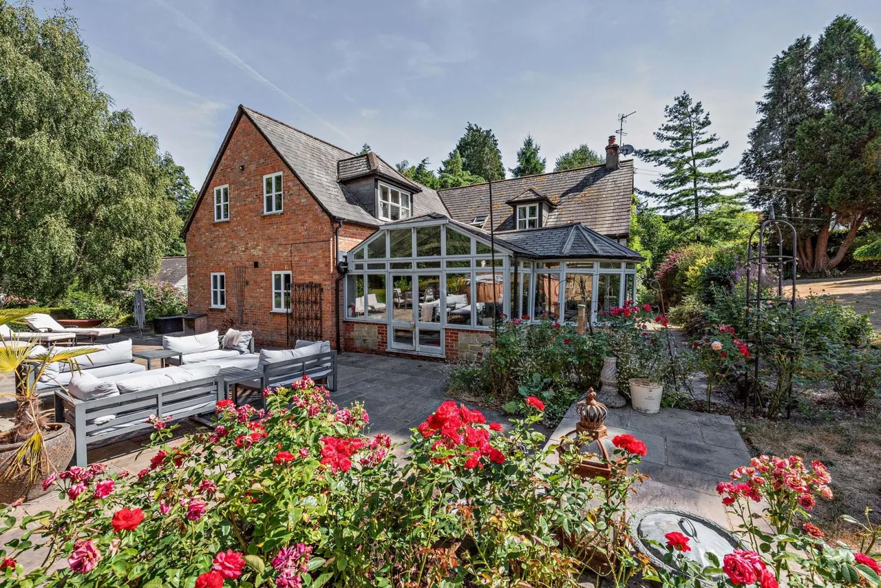 5 bed house for sale — Fryern Park, Fryern Road, Storrington, Pulborough, RH20 4FF