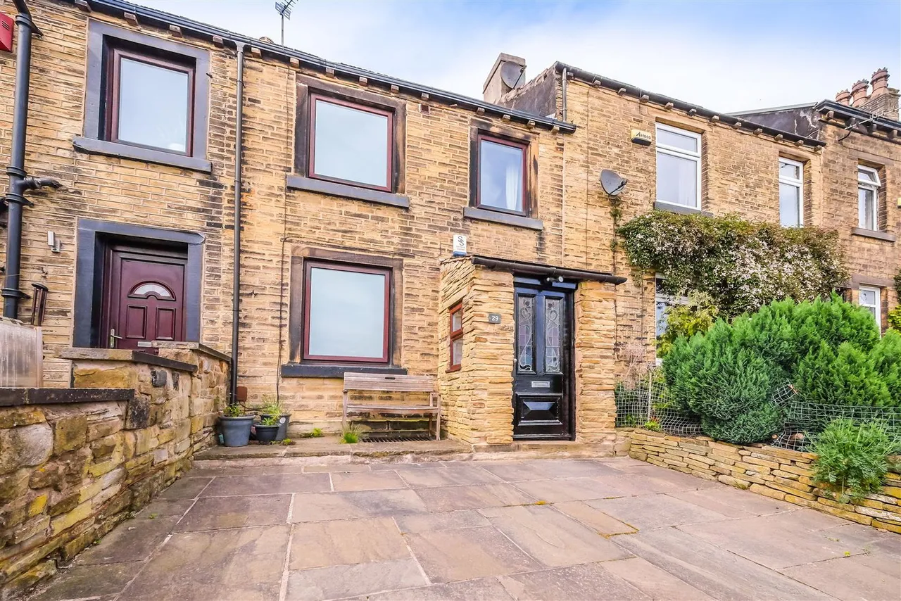 3 bed house for sale — Scale Hill, Huddersfield, HD2