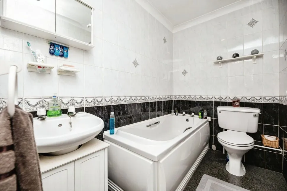 Tennants Court, Cow Lane, West Yorkshire, WF11, photo 6
