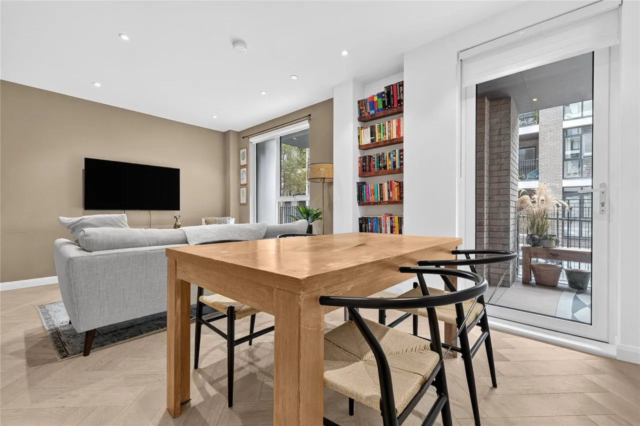Ravensbury Terrace, London, SW18, photo 3