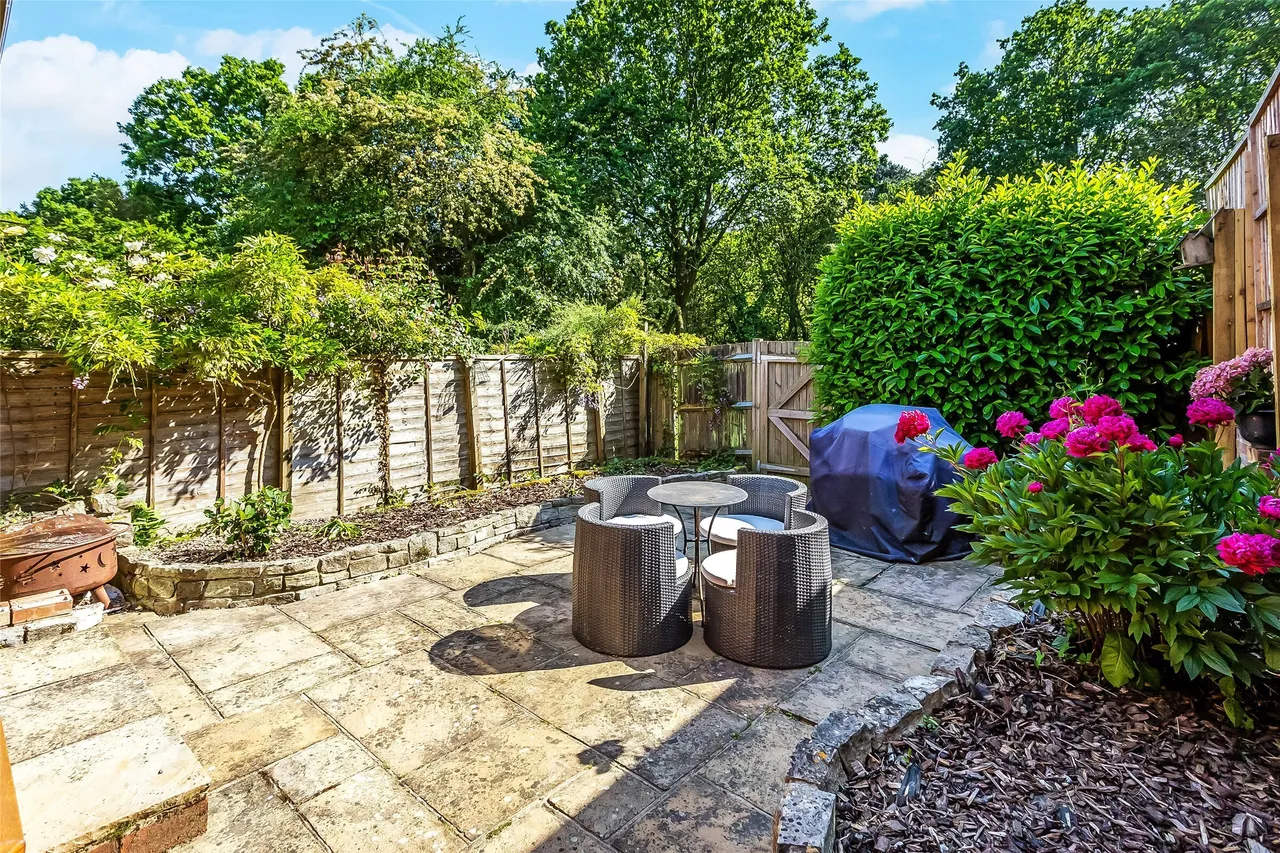 Oak End, Beare Green, RH5, photo 3