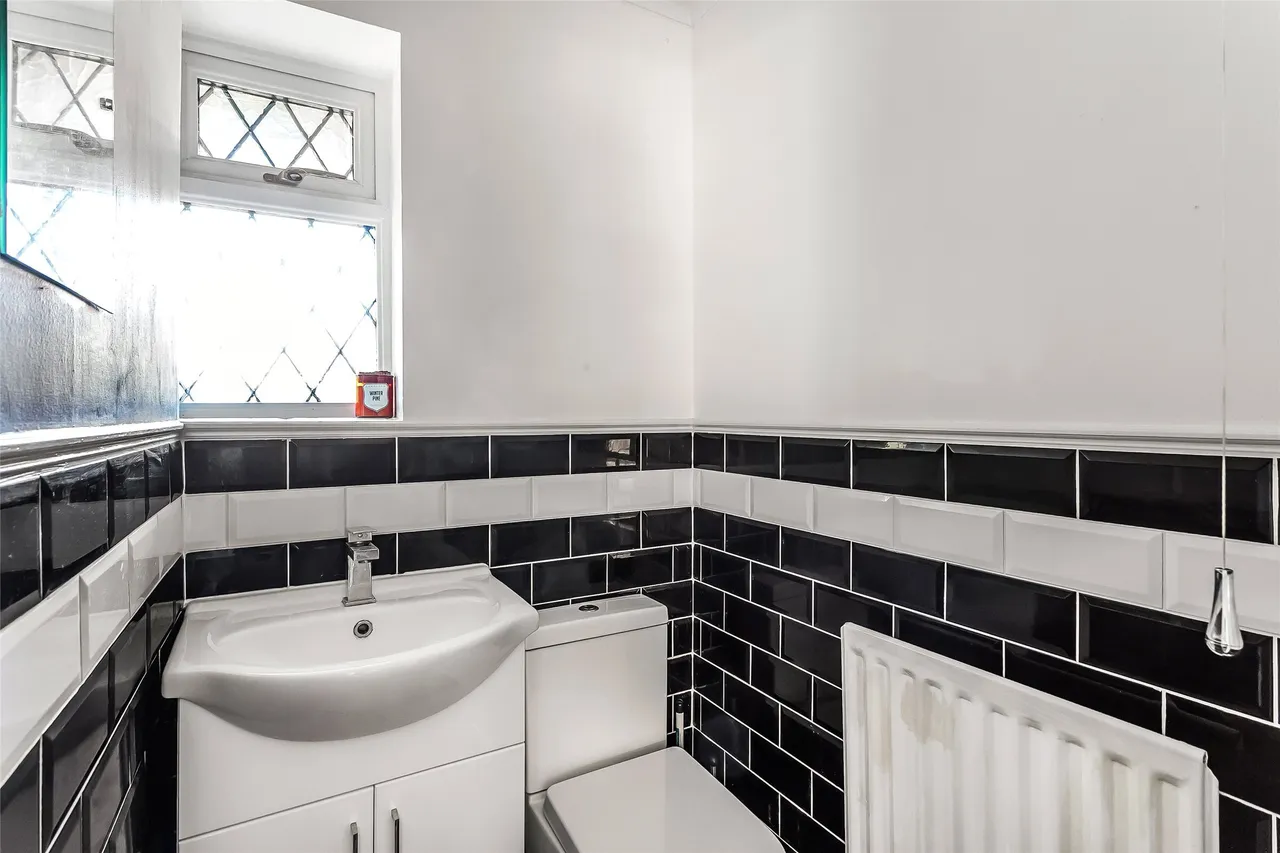Oak End, Beare Green, RH5, photo 11