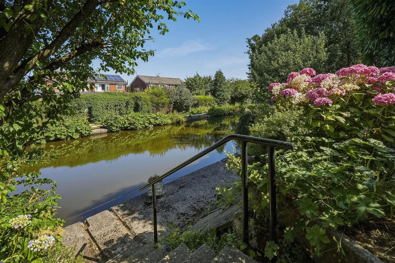 Birchway, Bollington, photo 30