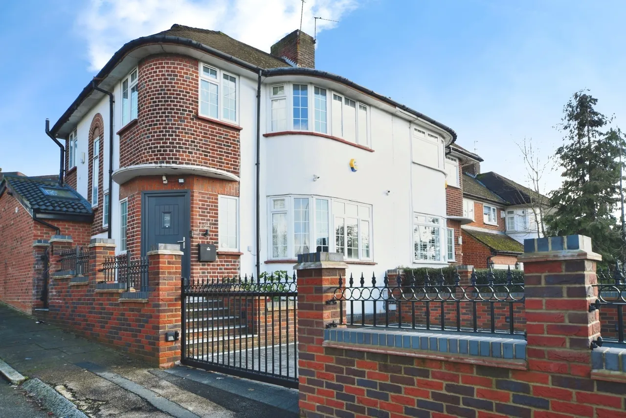 3 bed house for sale — Hampden Way, London, N14