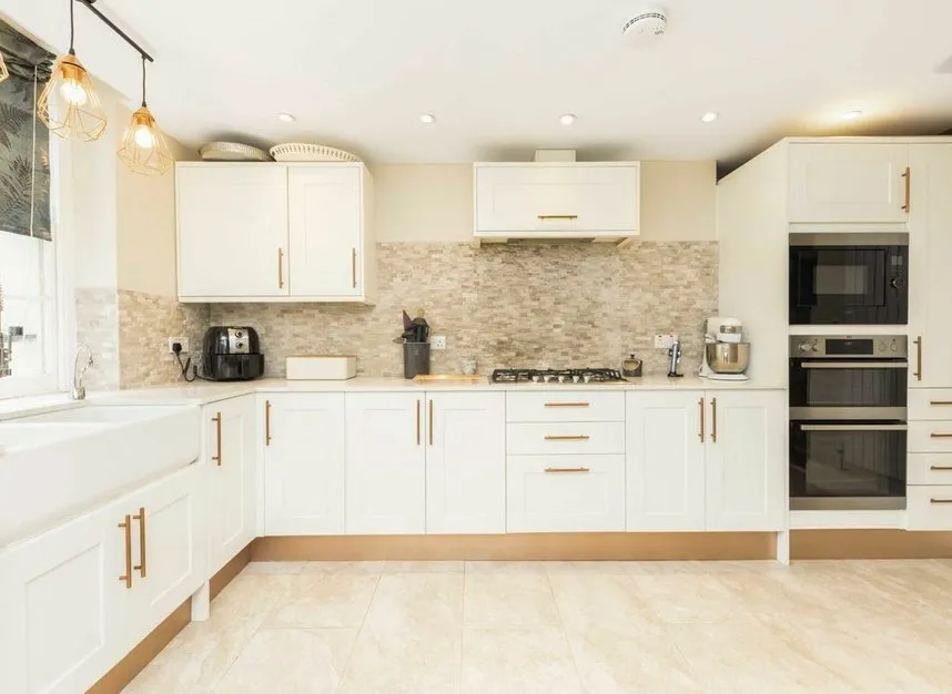 Bow Road, Mile End, E3, photo 5