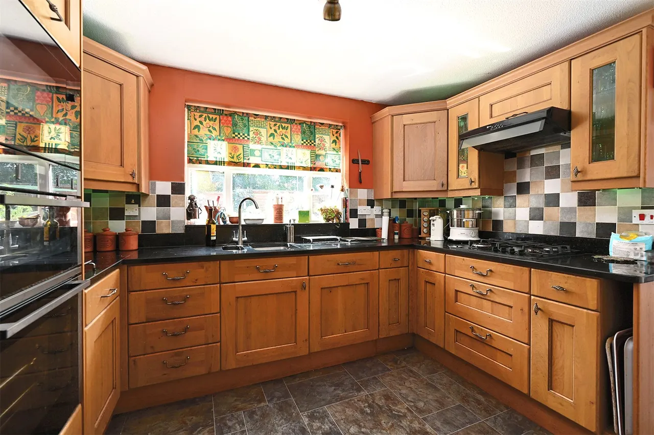 Oldwood Chase, Farnborough, Hampshire, GU14 0QS, photo 5