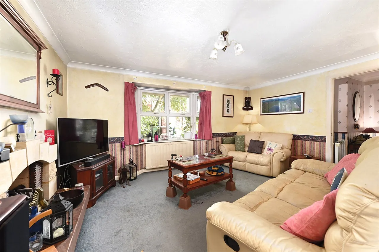 Oldwood Chase, Farnborough, Hampshire, GU14 0QS, photo 2