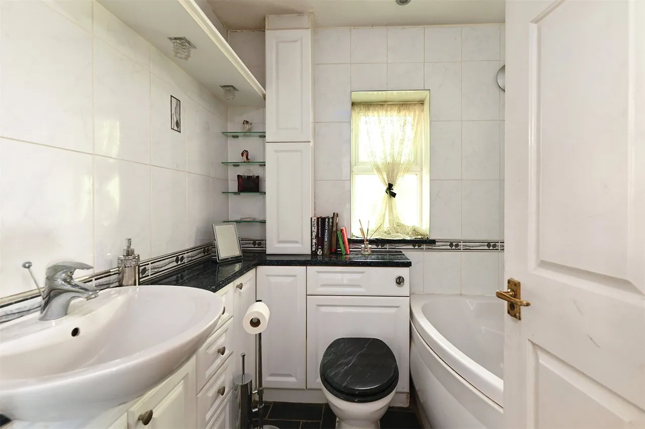 Oldwood Chase, Farnborough, Hampshire, GU14 0QS, photo 10
