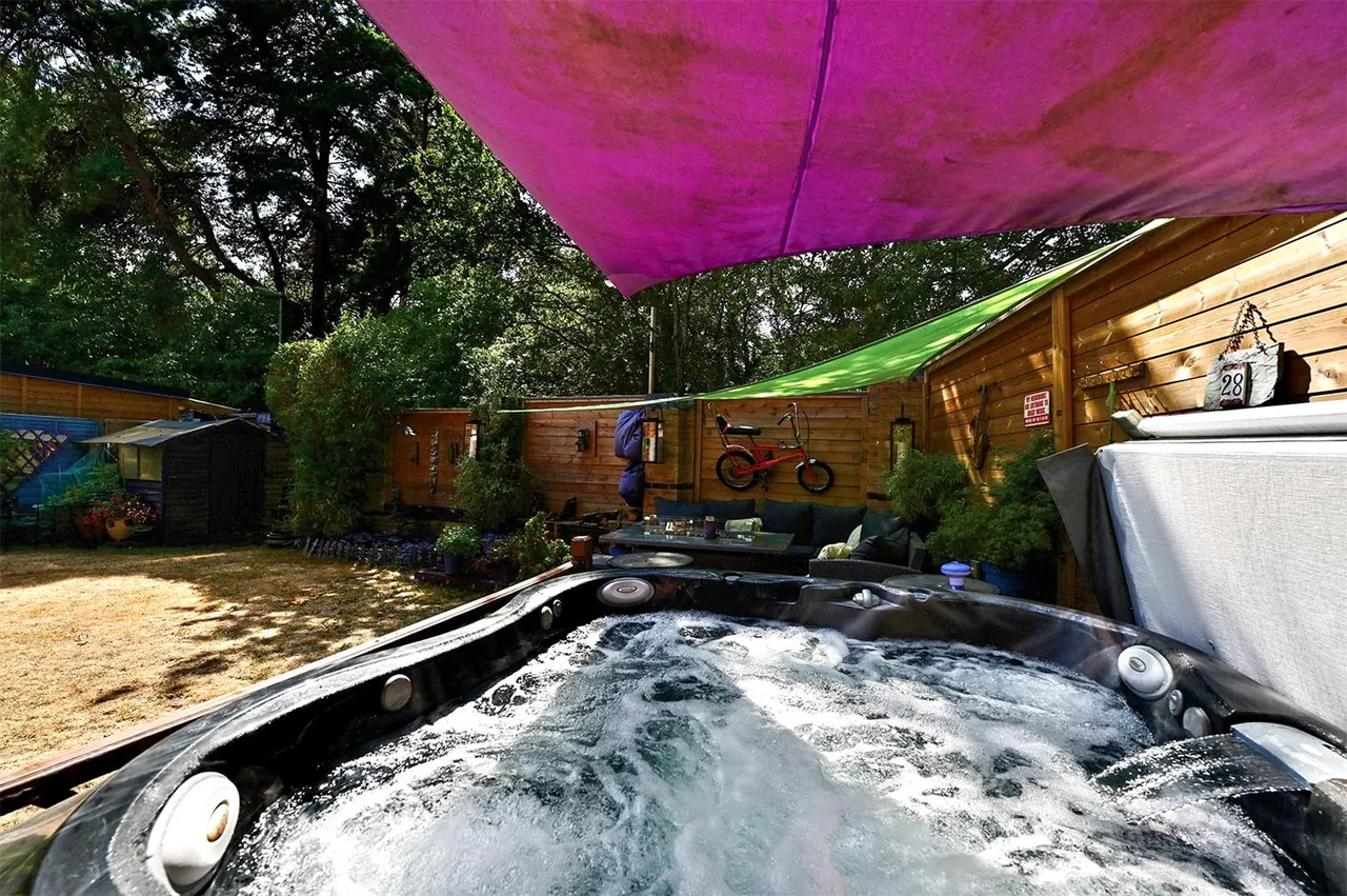 Oldwood Chase, Farnborough, Hampshire, GU14 0QS, photo 11