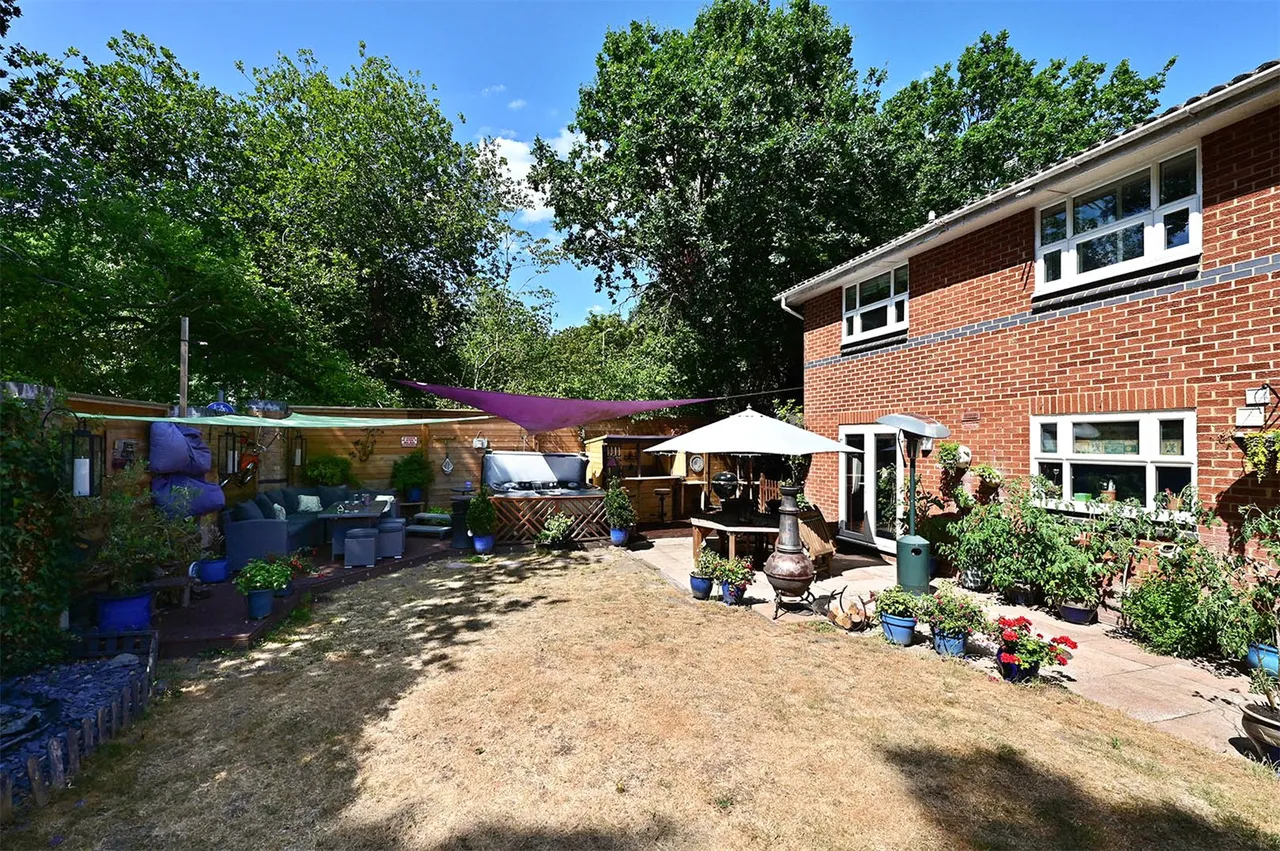 Oldwood Chase, Farnborough, Hampshire, GU14 0QS, photo 12