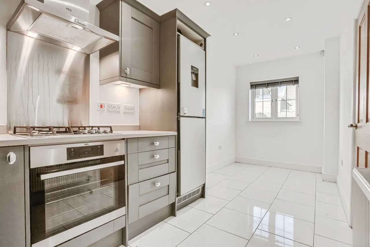 Imperial Close, Wakefield, WF2, photo 3