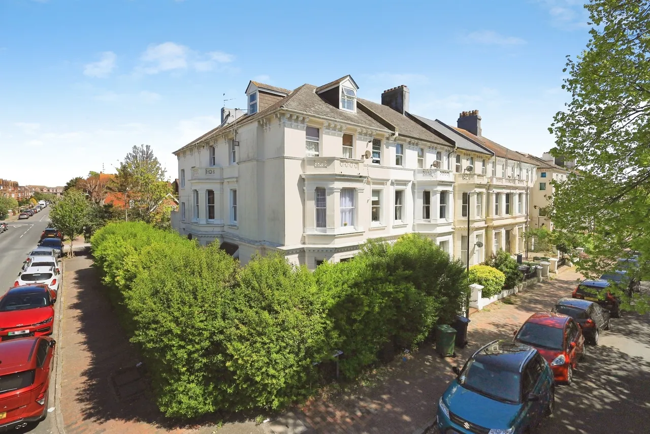 1 bed flat for sale, Upperton Gardens, Eastbourne, BN21