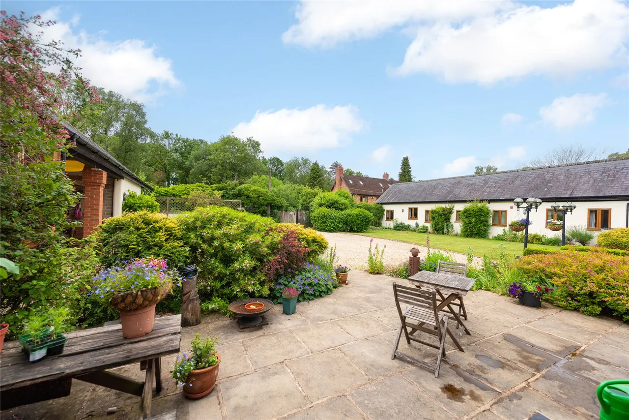 Akeley Wood Court, Home Farm, MK18, photo 34
