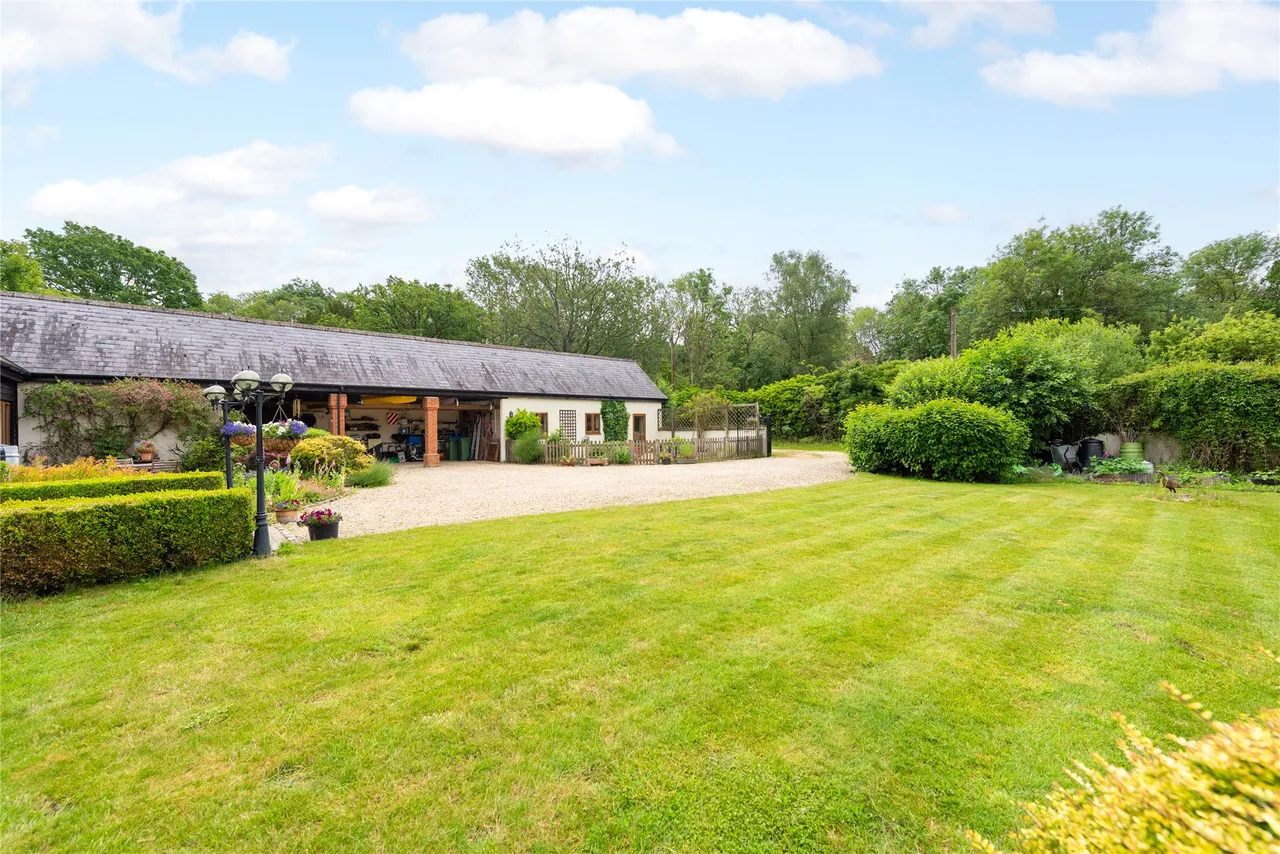 Akeley Wood Court, Home Farm, MK18, photo 33