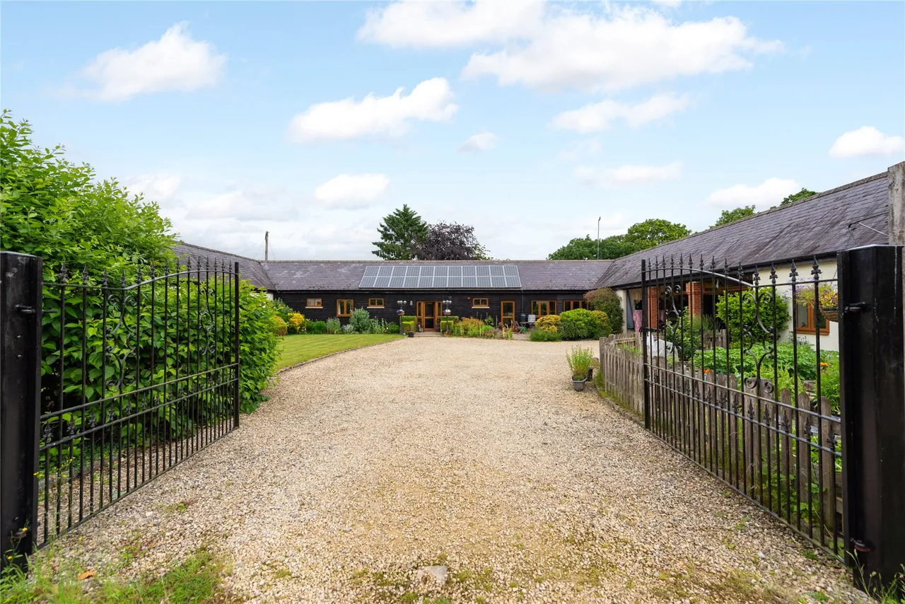 Akeley Wood Court, Home Farm, MK18, photo 39