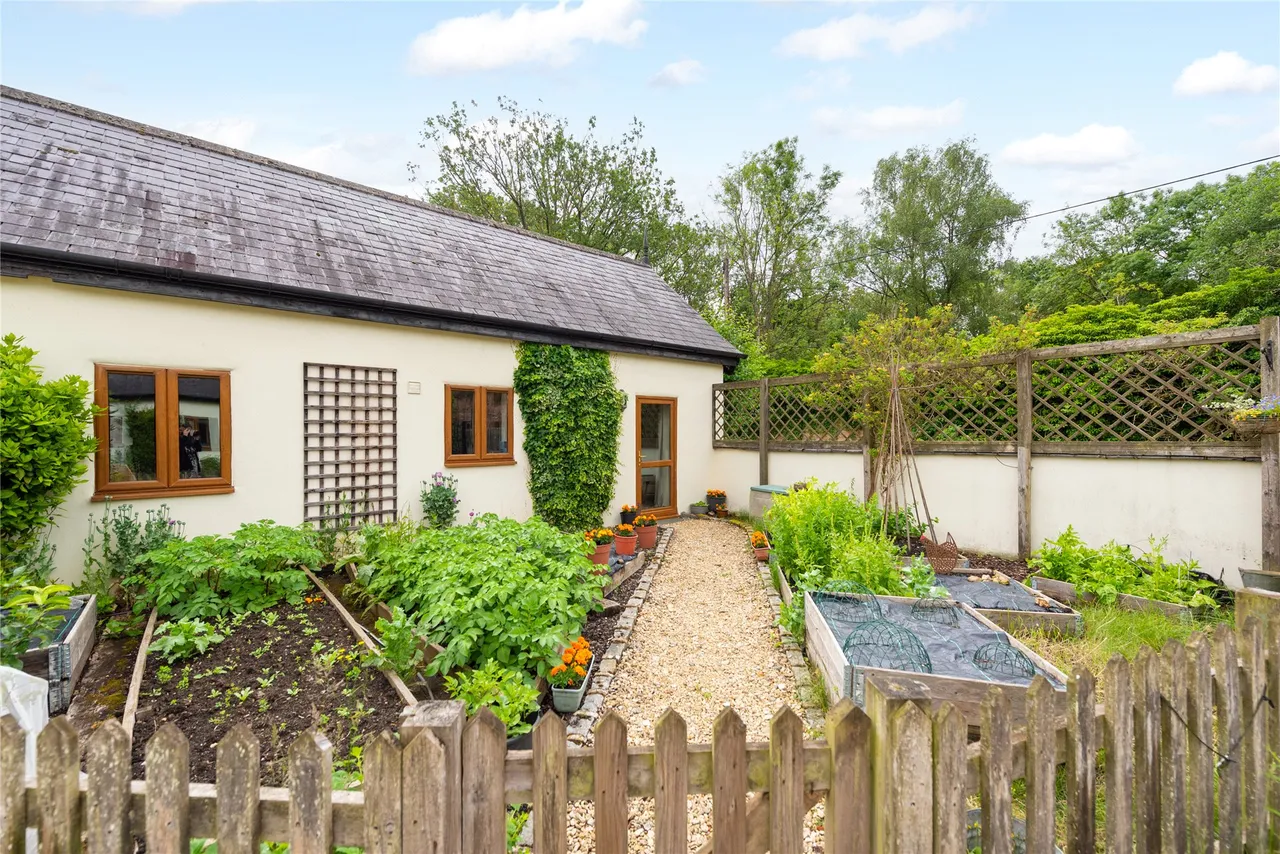 Akeley Wood Court, Home Farm, MK18, photo 27