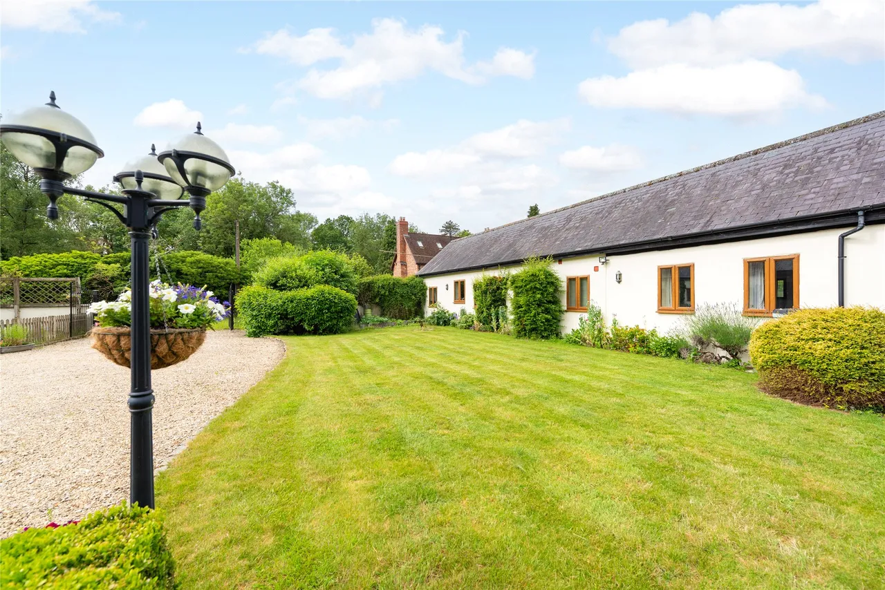 Akeley Wood Court, Home Farm, MK18, photo 35