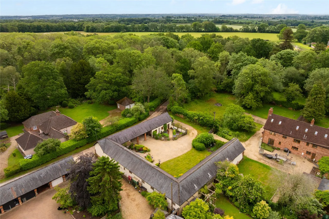 Akeley Wood Court, Home Farm, MK18, photo 6