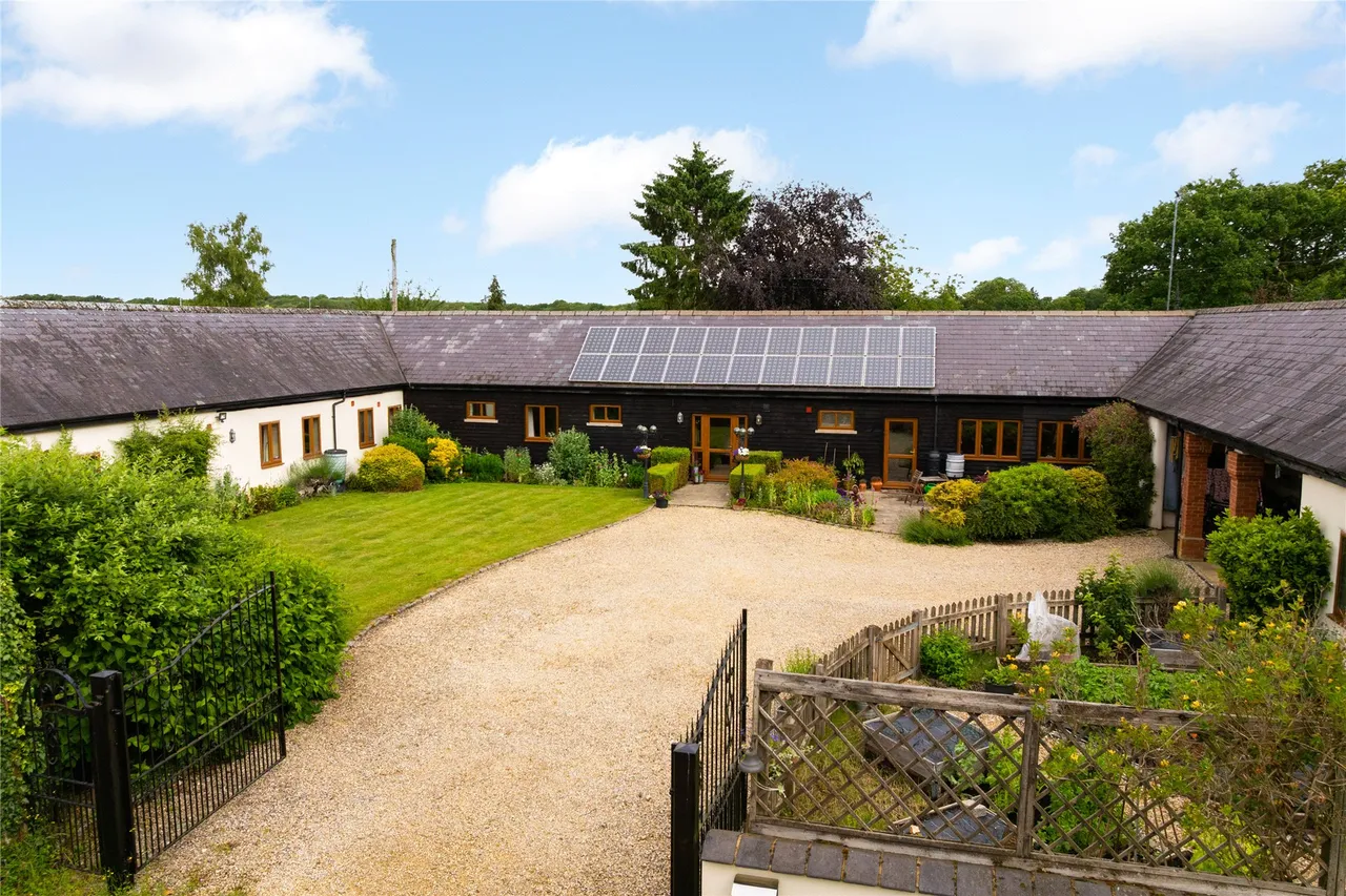 Akeley Wood Court, Home Farm, MK18, photo 3