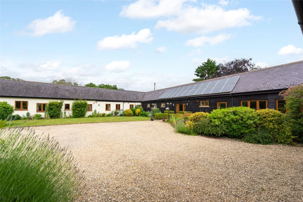 Akeley Wood Court, Home Farm, MK18, photo 36