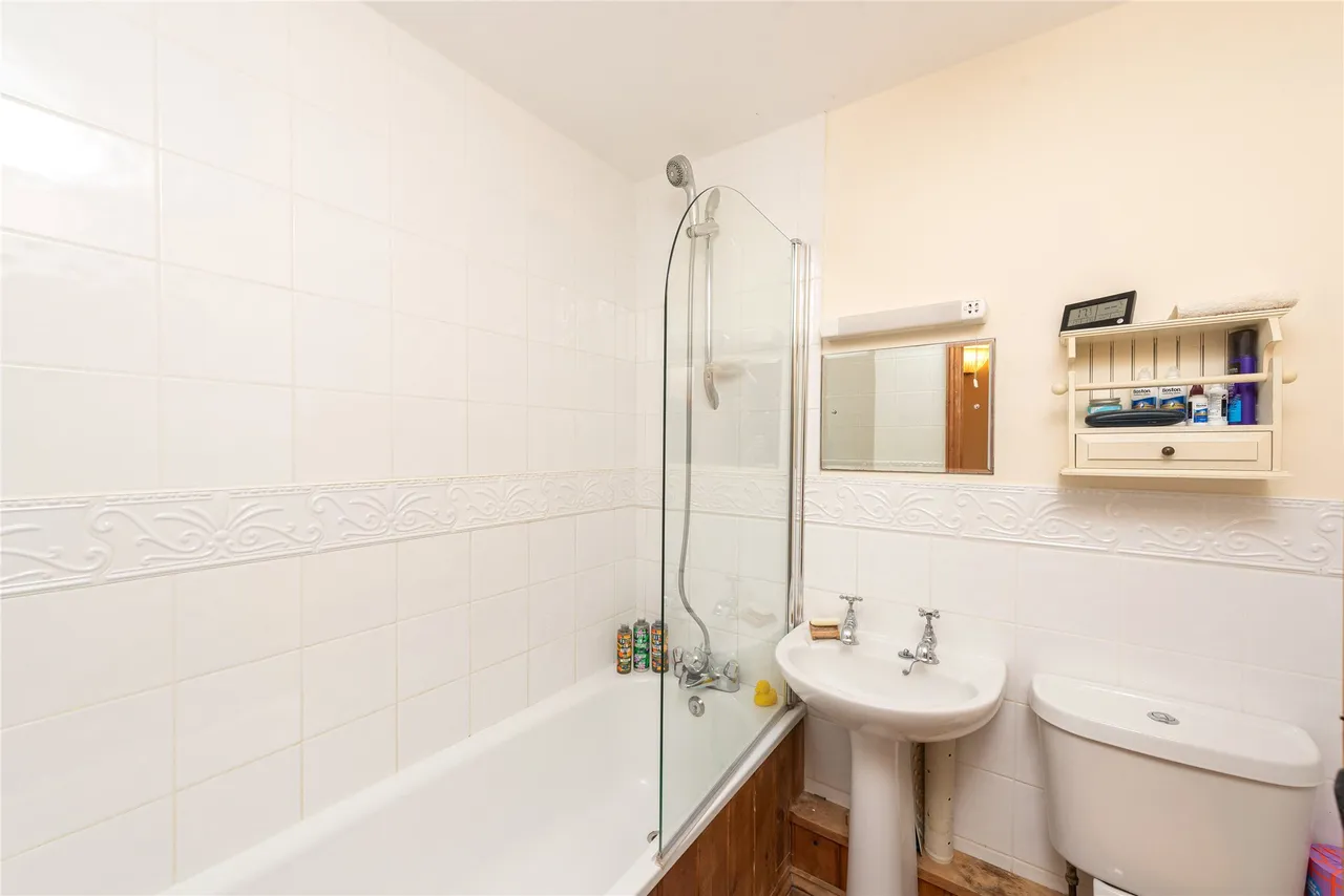 Akeley Wood Court, Home Farm, MK18, photo 26