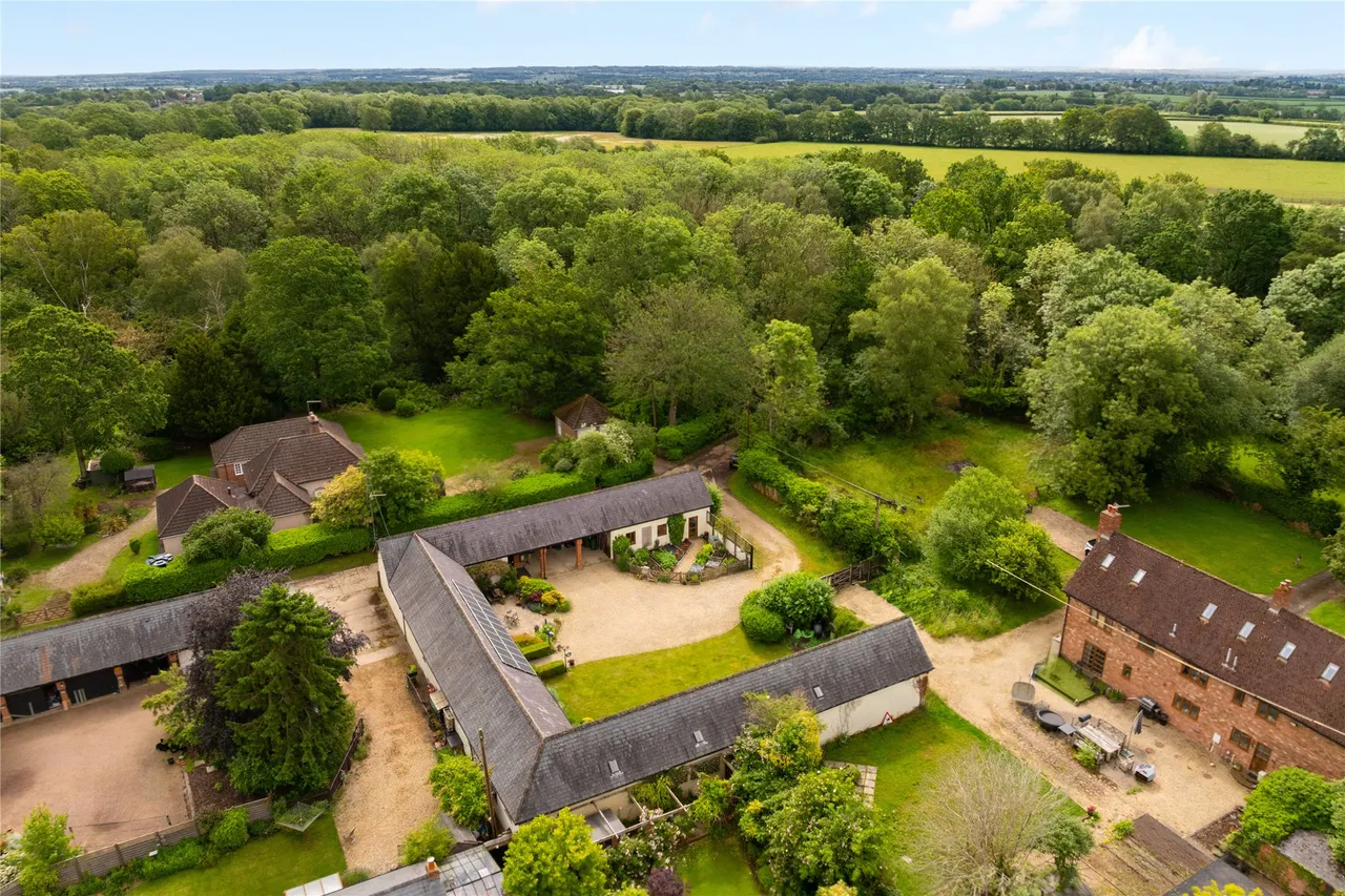 Akeley Wood Court, Home Farm, MK18, photo 41