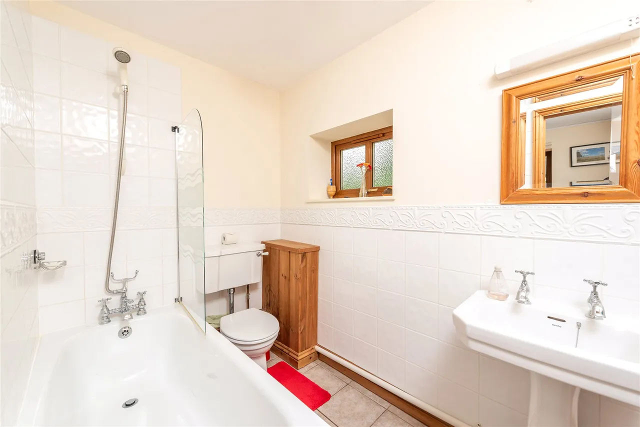 Akeley Wood Court, Home Farm, MK18, photo 31
