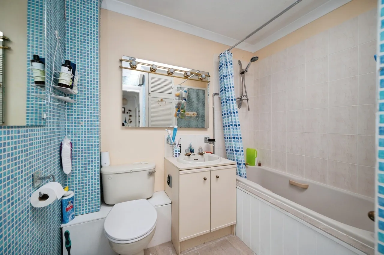 Southwood Road, Hayling Island, PO11, photo 9