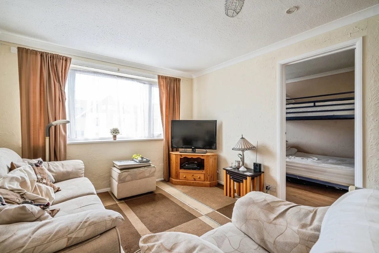 Southwood Road, Hayling Island, PO11, photo 5