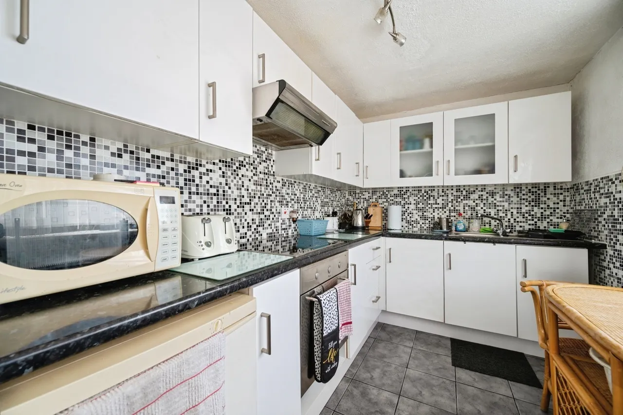 Southwood Road, Hayling Island, PO11, photo 6