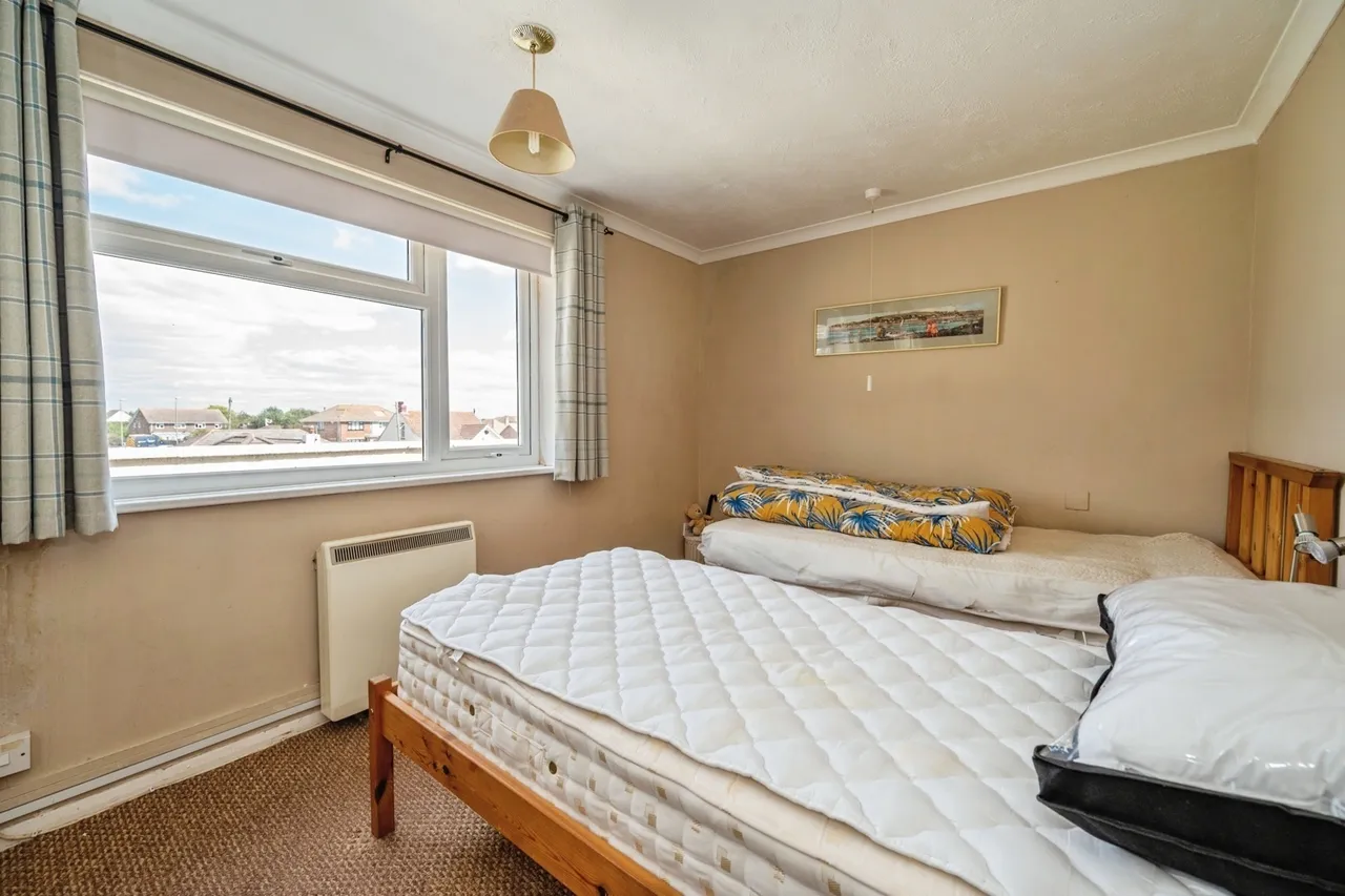 Southwood Road, Hayling Island, PO11, photo 8