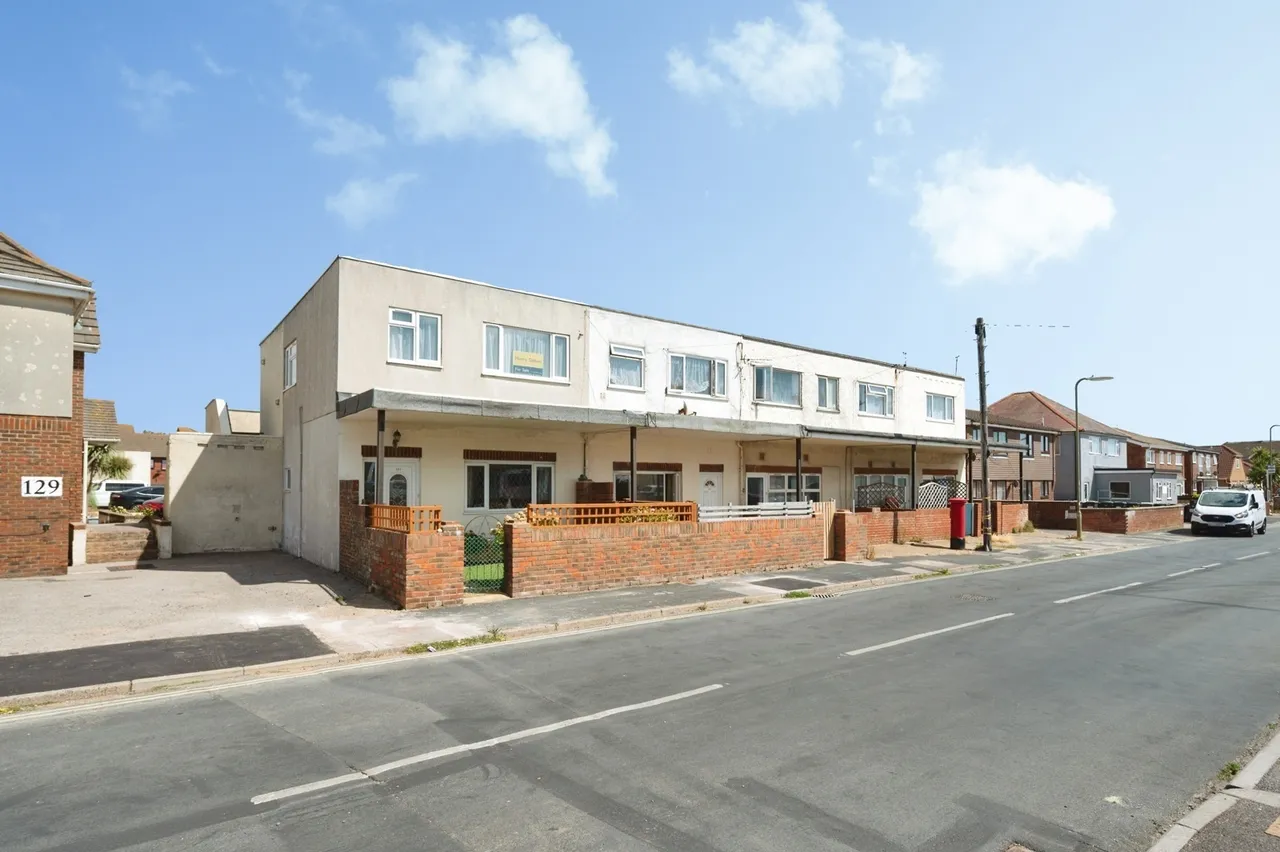 2 bed flat for sale, Southwood Road, Hayling Island, PO11
