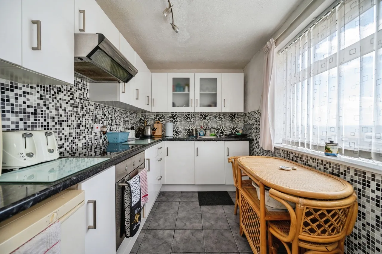 Southwood Road, Hayling Island, PO11, photo 7